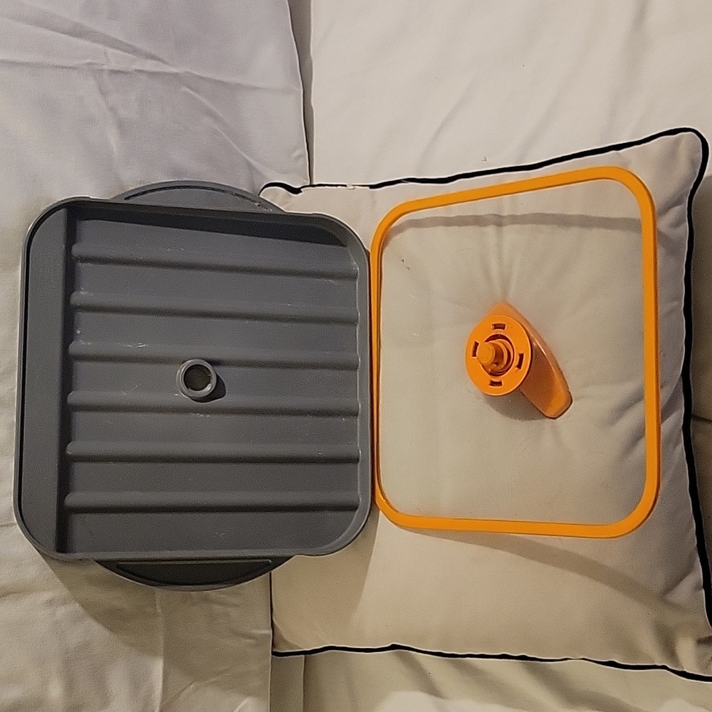 Microwave Bacon Cooker With Lid.Gray and Orange. - Picture 3 of 10
